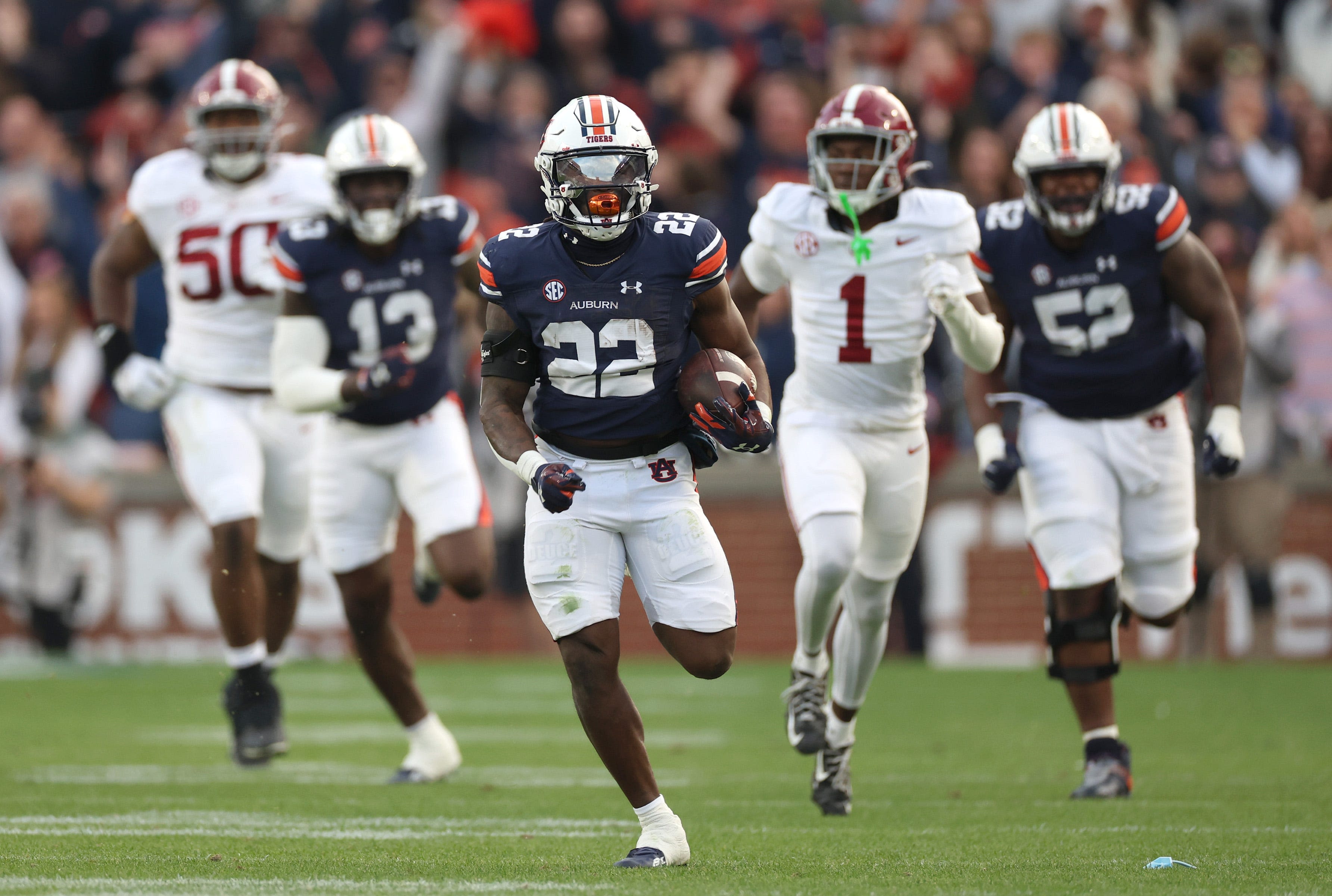 Oddsmakers set Auburn's win total at 7.5 for 2024 season