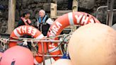 In Pictures: Frisbee throwing and boat trips on election campaign trail