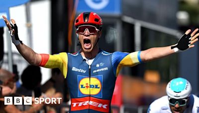 Giro d'Italia: Jonathan Milan sprints to victory on stage four