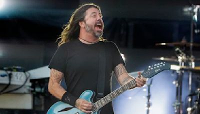 Foo Fighters prove rock still has power with roaring Fenway Park show - The Boston Globe