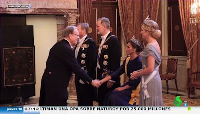 El problema de salud que obligó a la reina Letizia a hacer el besamanos sentada entre el rey Felipe y los reyes de Holanda