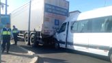 Minivan en Ica se empotra contra camión en la carretera Panamericana Sur