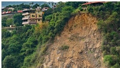 Papua New Guinea govt says landslide buried 2,000; formally asks for help