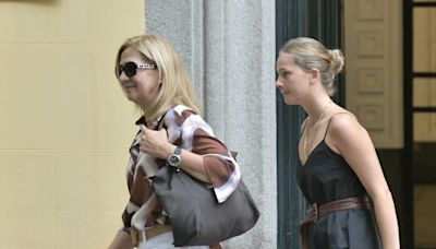 Cristina de Borbón y su hija Irene visitan el taller de Lorenzo Caprile