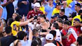 Darwin Nuñez y Ronald Araujo se encararon con fans de Colombia para defender a sus familias - MARCA USA