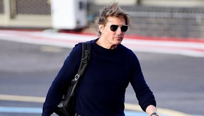 Tom Cruise suffers painful-looking hand injury