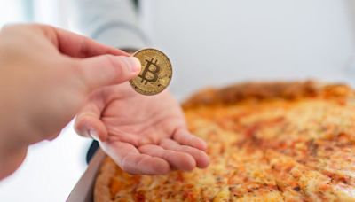 It's Bitcoin Pizza Day: The Story Behind $700 Million In BTC Spent on One Dinner