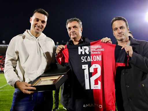 Lionel Scaloni fue homenajeado en la cancha de Newell’s: “Qué voy a soñar esto, fue mucho más allá”