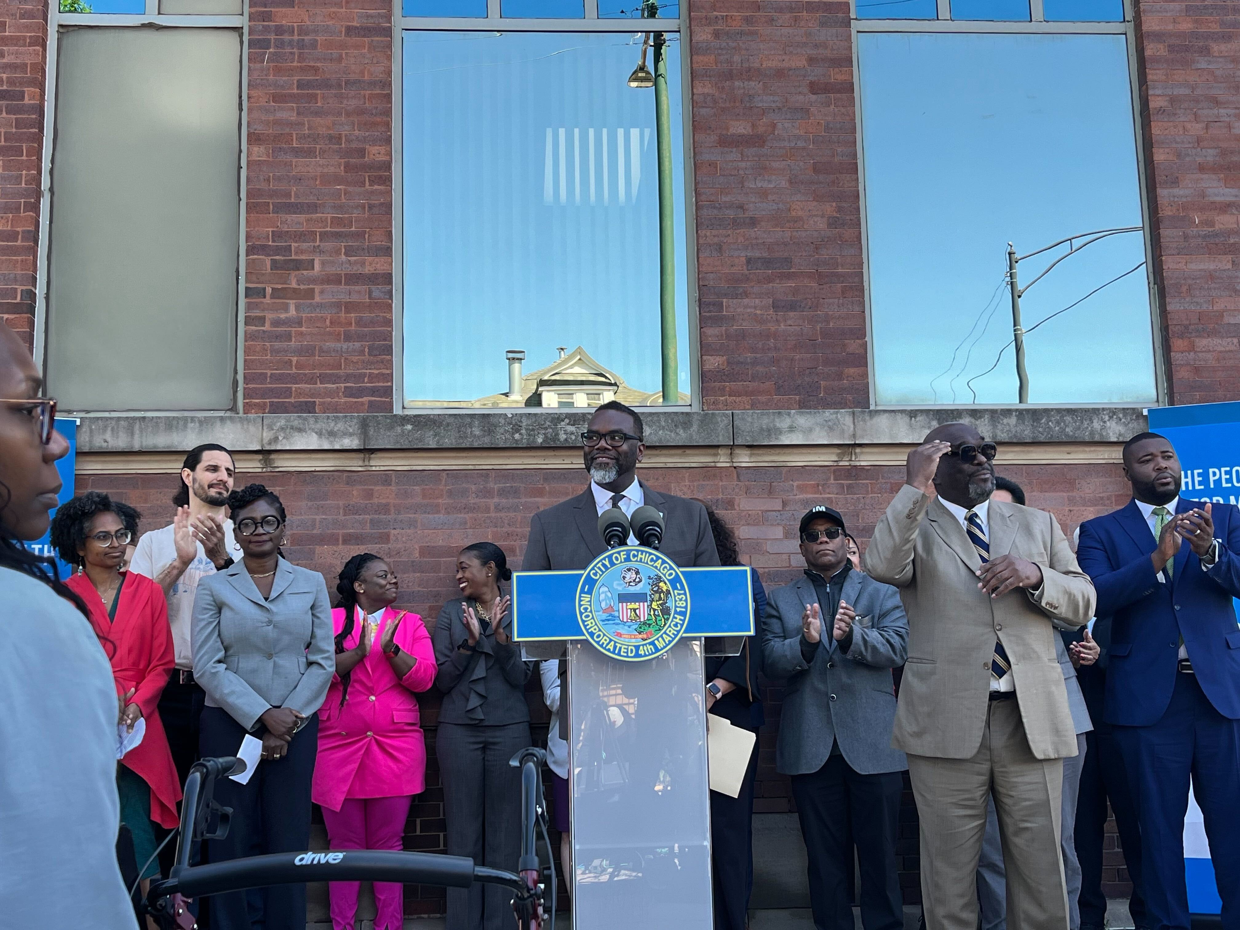 Chicago Mayor Brandon Johnson unveils plans to reopen mental health clinic in Roseland