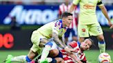 Polémica en el Chivas vs América ¿Era expulsión para Oso González en jugada con Brian Rodríguez?