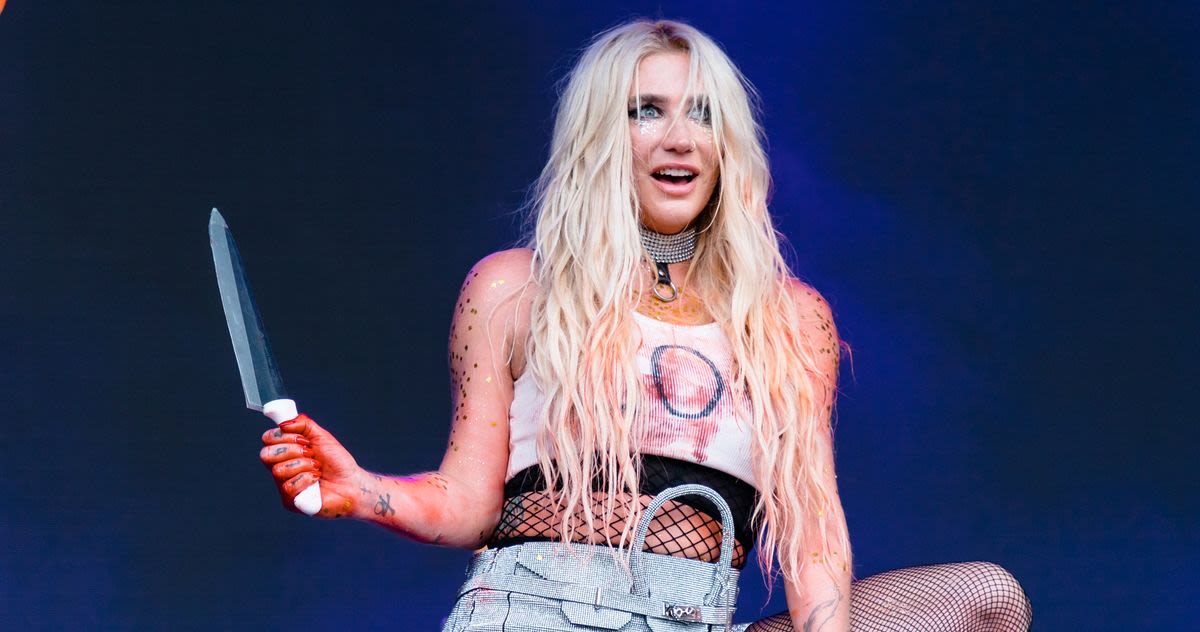 Kesha Waved a Real Knife During Lollapalooza Set