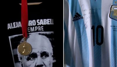 Las reliquias de un subcampeón del mundo con la selección argentina: de la camiseta dedicada por “Dios” al emotivo recuerdo de Alejandro Sabella