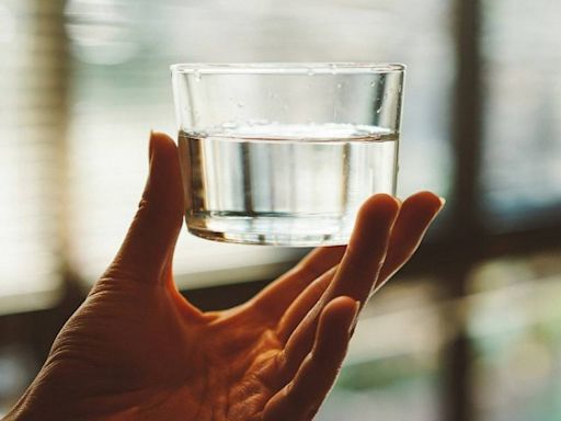 水喝不夠恐增腦中風、心梗風險！ 營養師曝喝水學問