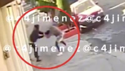 Filtran otro VIDEO de mujer indigente agresiva 'suelta' en CDMX; le dio con todo