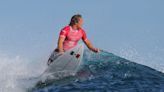 Alan Cleland cae pero provoca que México enloquezca con el surf en los Juegos Olímpicos