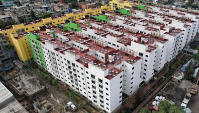 Martí Batres inaugura unidad habitacional “sustentable” en Iztapalapa: tiene sistema pluvial y calentadores solares