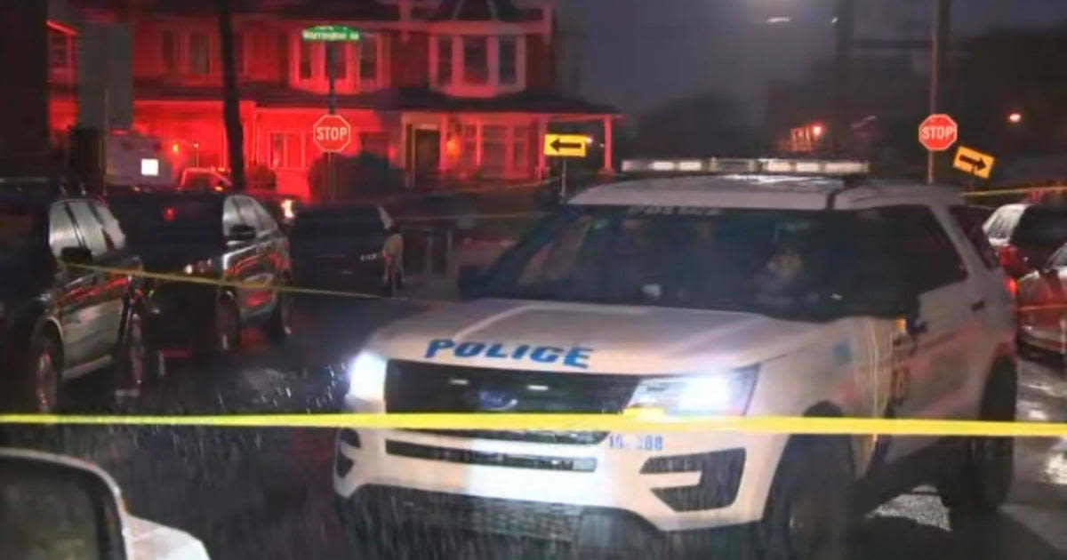 Police searching for minivan that struck 3 pedestrians, fled scene in Philadelphia