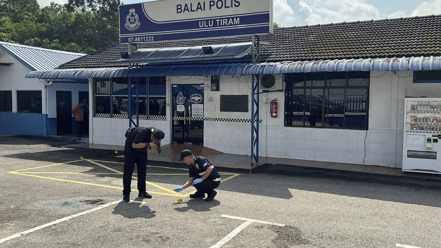 Man kills 2 officers at police station in Malaysia in a suspected Jemaah Islamiyah attack
