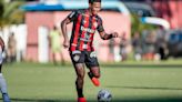 Jogadores do Vitória são agredidos por integrantes de organizada em bar de Salvador