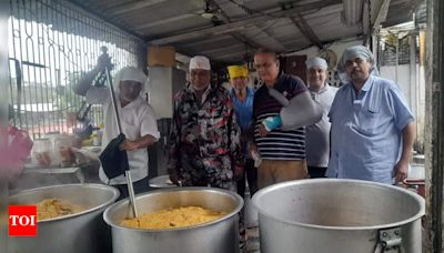 Ulhasnagar based Darbar comes forward to help the flood victims | Thane News - Times of India