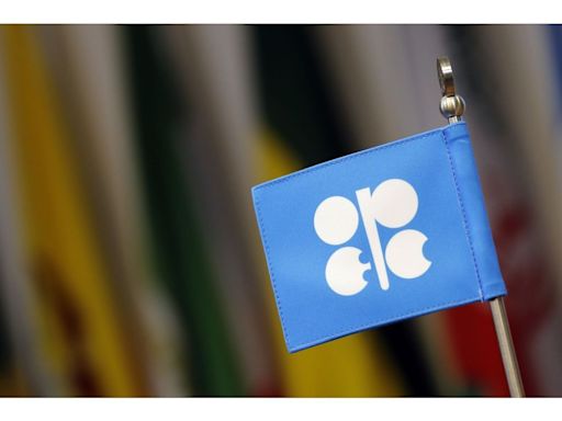 Key Oil Ministers Head to Riyadh as OPEC+ Plans Change Again