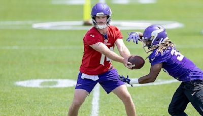 New Vikings QB Darnold getting a lot of help in learning team’s offense