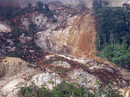 巴布亞紐幾內亞山崩！上千房屋遭埋「罹難人數疑過300」 山體仍持續滑動中