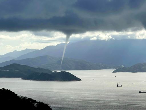 天文台： 港島以西海域下午約4時53分有水龍捲報告