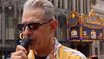 Jeff Goldblum Takes Over Hollywood Tour Bus, Gives Strangest Tour Of All Time