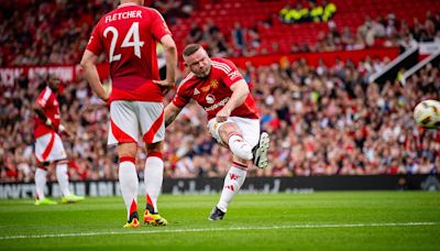 Wayne Rooney rolls back the years with stunning curling free kick