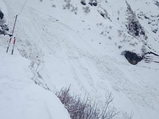 Massive avalanche hits Gandhi Sarovar near Kedarnath Dham; no casualty