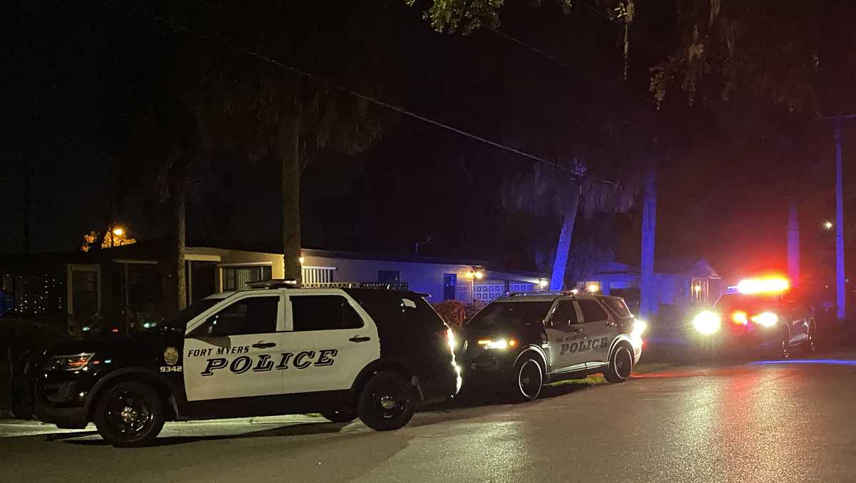 Suspect on the loose after non-life-threatening stabbing in Fort Myers