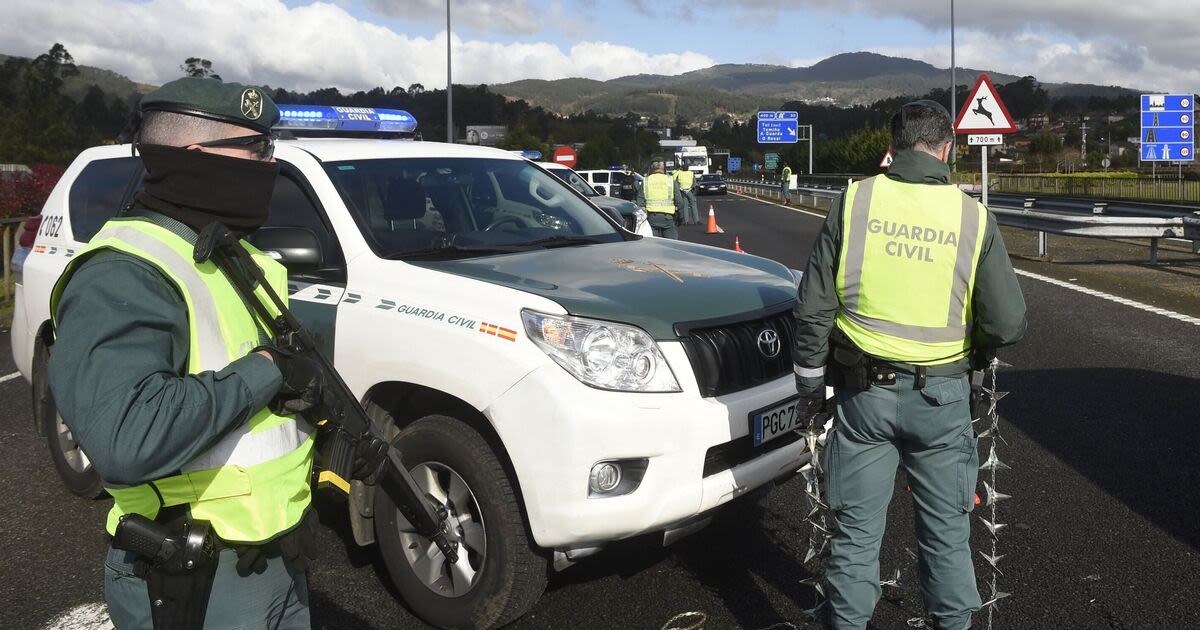 Major warning issued as Spanish police blocks border with Portugal in key areas