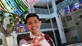 Joven lagunero se libera al cantar