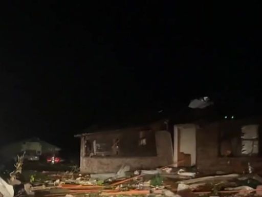 Tornado causes extensive damage to Oklahoma town and 1 death as powerful storms hit central US - Boston News, Weather, Sports | WHDH 7News