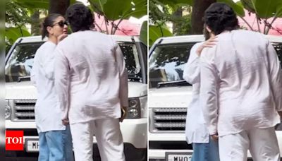 Kareena Kapoor-Saif Ali Khan exude couple goals as they get spotted sharing a sweet kiss; fans are all hearts | Hindi Movie News - Times of India