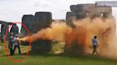 Monumento de Stonehenge es rociado con pintura anaranjada por ecologistas, ya fueron detenidos