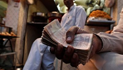 Rupee to count on central bank's help amid portfolio outflows