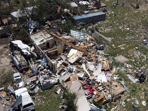 100+ people sheltered in Valley View gas station destroyed by tornado