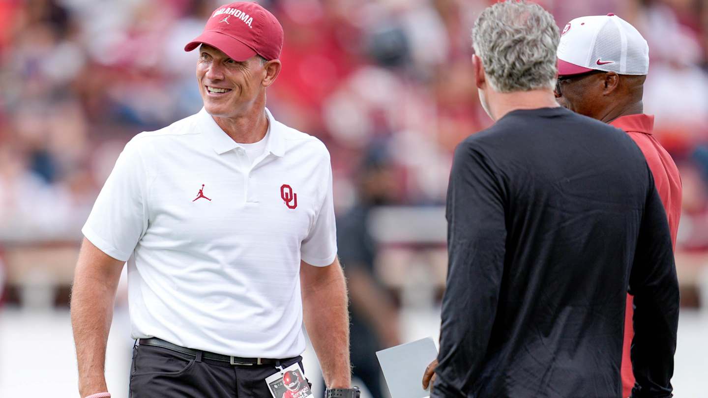 Even After a Week 1 Loss, Oklahoma Coach Brent Venables Still Showing Respect for Houston's Willie Fritz