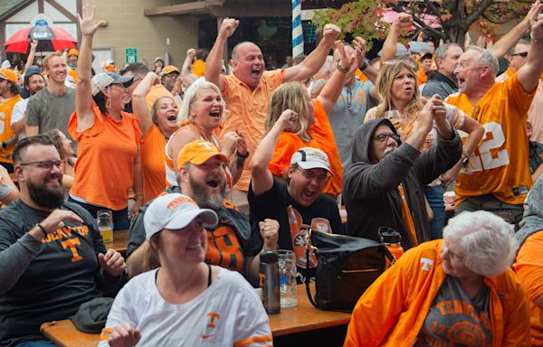 Despite weird game times, these bars will show Tennessee baseball's super regional on TV
