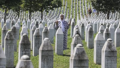 Dáil stands for minute's silence for Srebrenica genocide