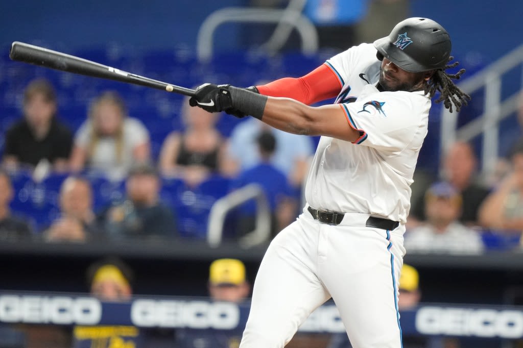 Josh Bell’s RBI single in 10th lifts Marlins over Brewers