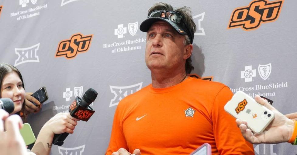 Mike Gundy remembers childhood wrestling trips with John Smith