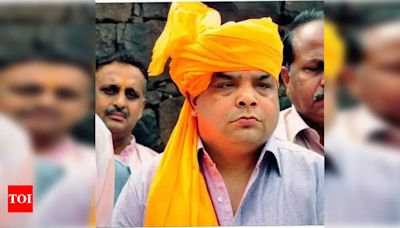 Punjab Shiv Sena leader Sandeep Thapar attacked with swords by Nihangs in Ludhiana | Ludhiana News - Times of India