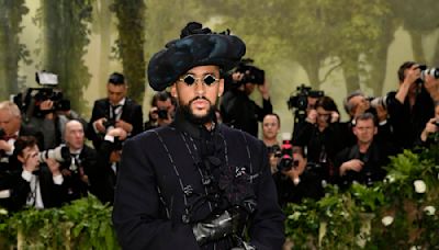 Bad Bunny llega como un torero de lujo a la celebración Met Gala