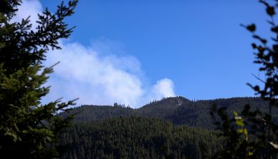 Oregon wildfires: Smoke from Slate Fire seen from Detroit Lake