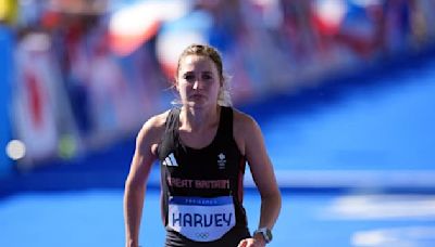 JO 2024: "J’ai pensé que je ne pourrais pas faire un pas de plus", la Britannique Rose Harvey a bouclé son marathon avec la jambe cassée