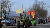 Scholz greeted by farmers protesting diesel tax plan