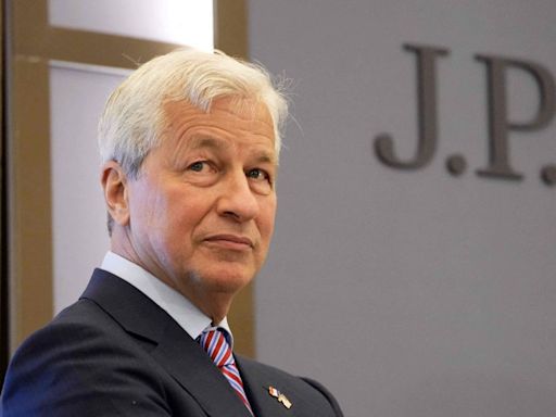 Jamie Dimon thinks the odds of a ‘soft landing’ are about half of what Wall Street expects